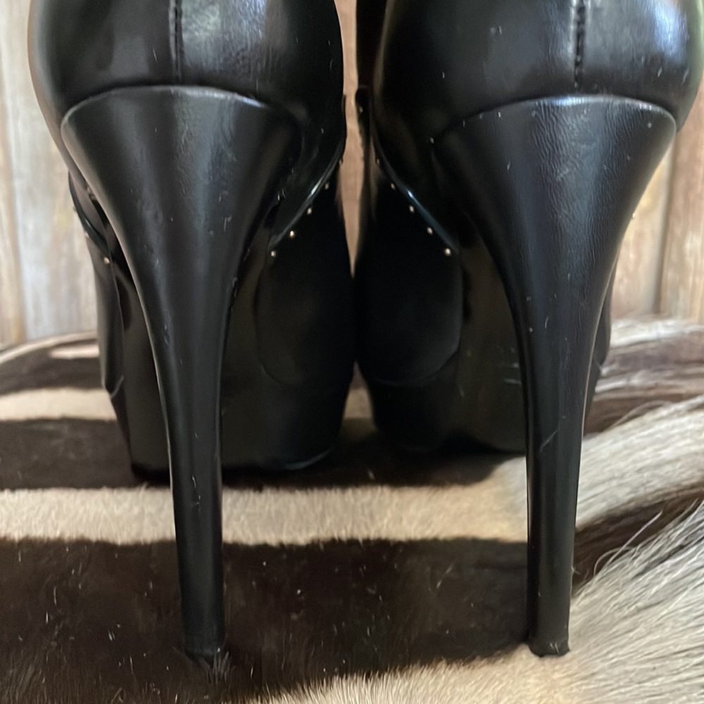 Alexander McQueen Blk Smooth & Patent Leather Gold Studded Platform Heels 38.5 - Picture 8 of 12